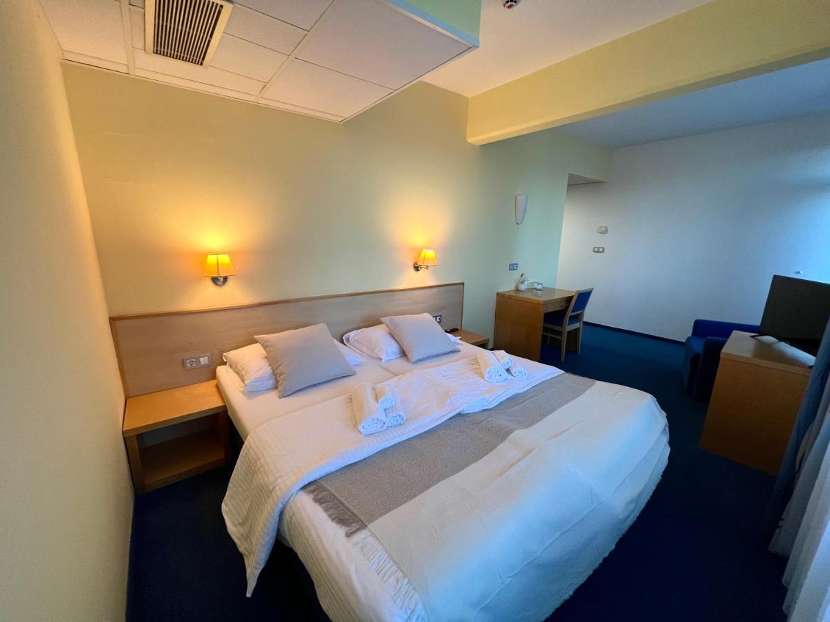 Hotel Jeruzalem Лютомер Экстерьер фото